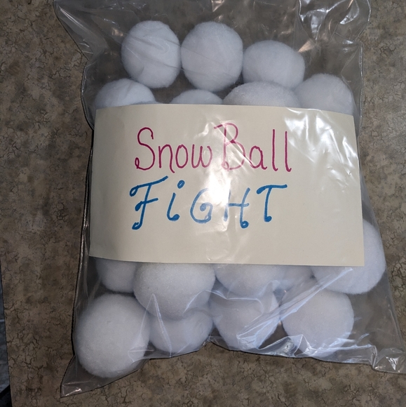 SNOWBALL FIGHT 24 Soft Snowballs for Winter Fun! - Picture 2 of 3
